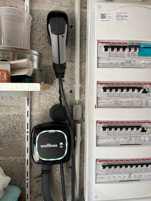 Borne de charge | électricien Lons le Saunier