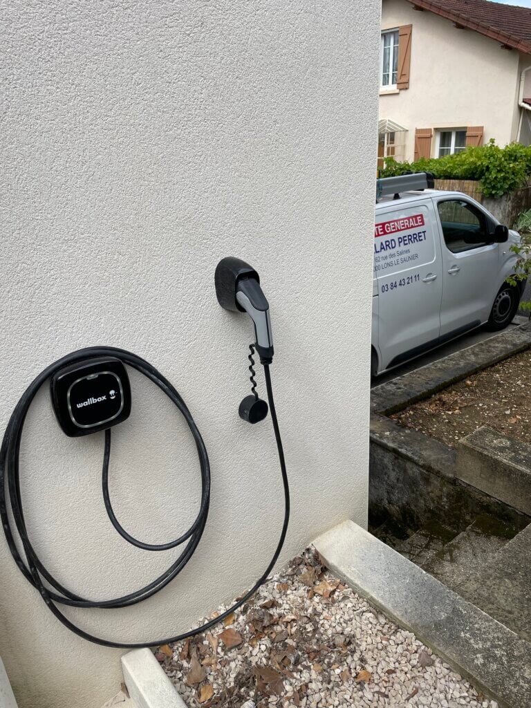 Borne de charge WallBox véhicule électrique | électricien Lons le Saunier